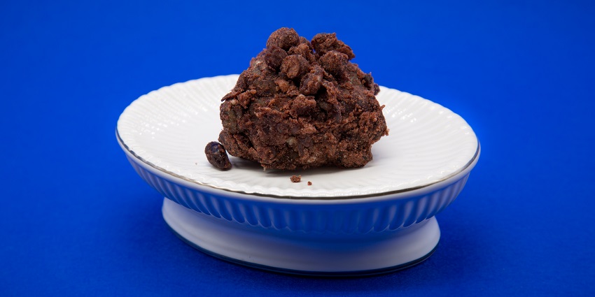 Omegi-tteok, a Jeju Island delicacy made with glutinous rice, mugwort, and red bean filling, is one of the best things to buy in Korea.