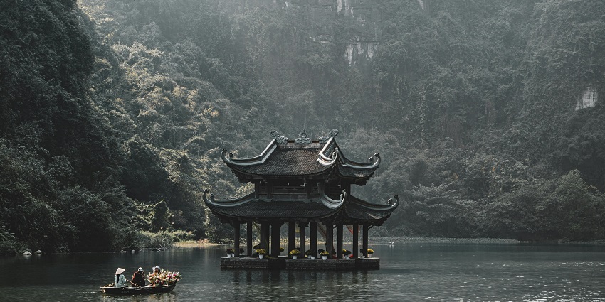 Snapshot of the Scenic Evening View in Hoa Lư, Vietnam