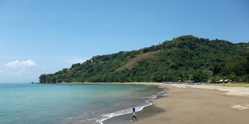 A coastal town known for legends of Nyai Roro Kidul, is among the haunted places in Indonesia.
