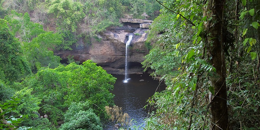 Pha Dok Siew Waterfall, a hidden gem nestled in the mountains, showcases stunning waterfalls in Thailand.