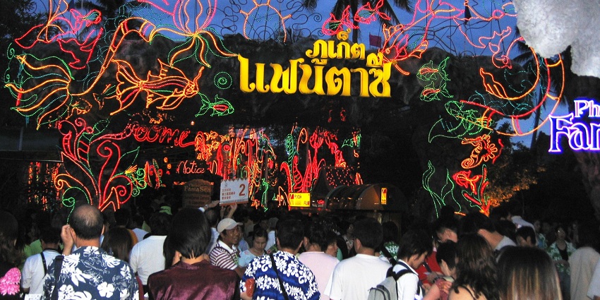 Phuket FantaSea has a stage show called Fantasy of a Kingdom which mixes traditional Thai dance and music.