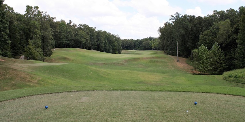 A scenic image of Greenhorn Creek Golf Course, one of the best things golfers can do at Angels Camp.