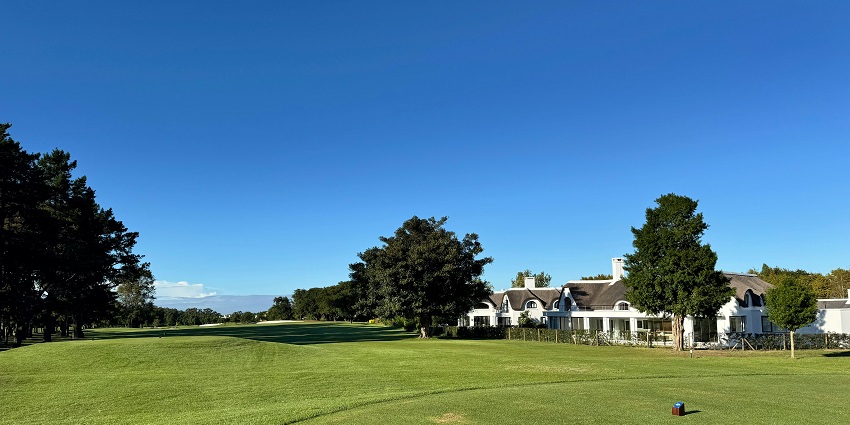 Play golf at the famous club, one of the must things to do in Portrush for golf lovers