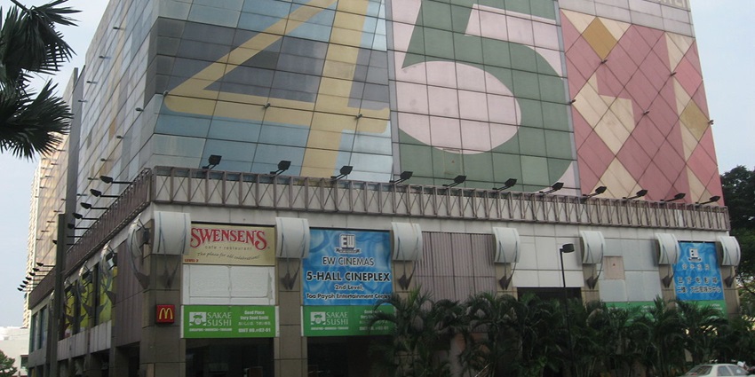 Play vintage arcade games at Toa Payoh Entertainment Centre for a nostalgic adventure.