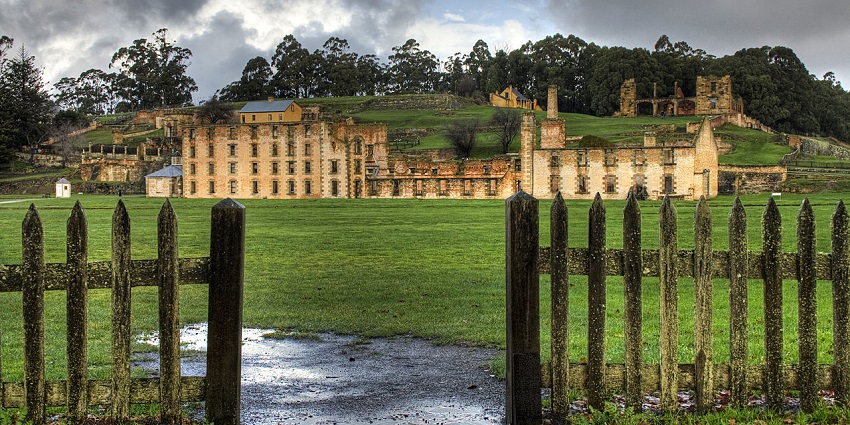 A former penal settlement with preserved ruins and ghost tours recounting tragic convict history, among the most haunted places in Australia.
