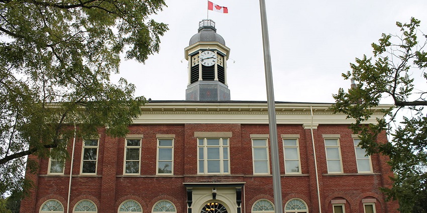 A charming town known for its heritage architecture, among the places to visit near Toronto.