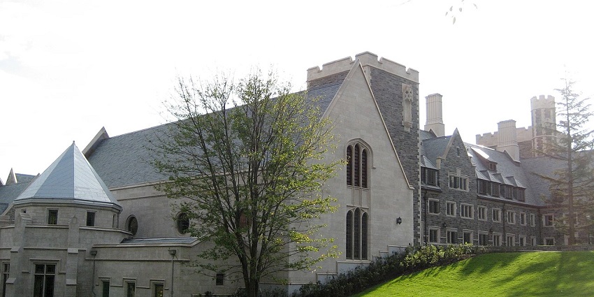 A picturesque Ivy League town offering historic landmarks, cultural attractions, and academic charm.