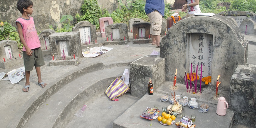 Image of Qingming Festival, Chonghe Dong Cemetery - similar to the Singapore festival