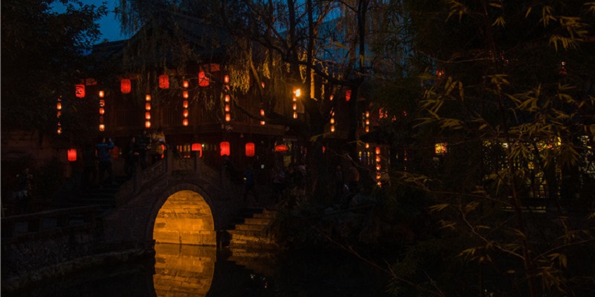 Orange Chinese lanterns aesthetically put up on the Jinli Road, a nice place in Sichuan.