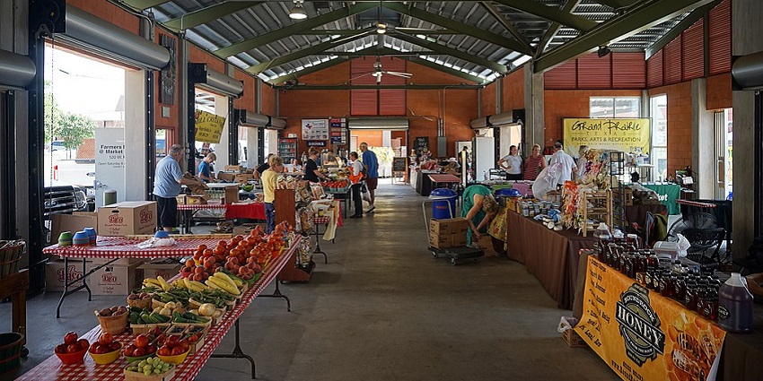 Rust Farmers Market in Germany offers fresh produce and a vibrant atmosphere to all