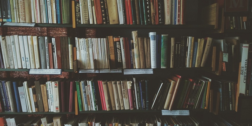 Read, relax, or attend a workshop at the cosy and community-friendly Quakertown Library.