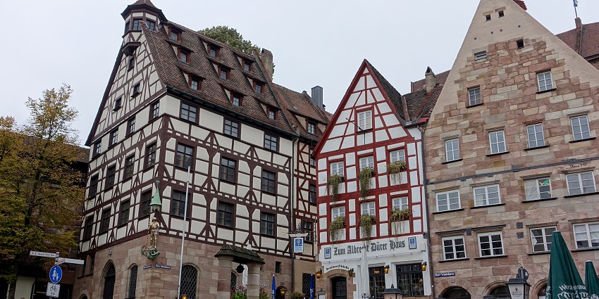 Take a break in the peaceful Tiergärtnerplatz square, surrounded by greenery and historical buildings.