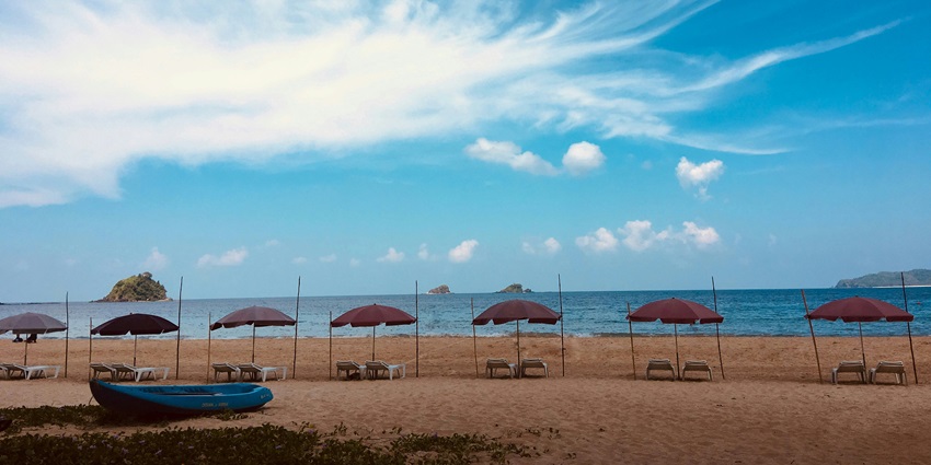 Things to do in El Nido include unwinding on the pristine sands of Nacpan Beach.