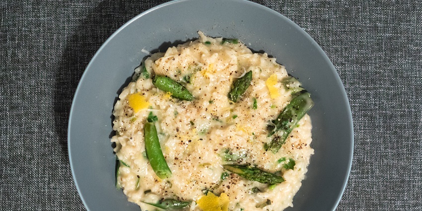 An image of famous Italian dish, Lemon Pea Risotto which is usually served with Sacmpi.