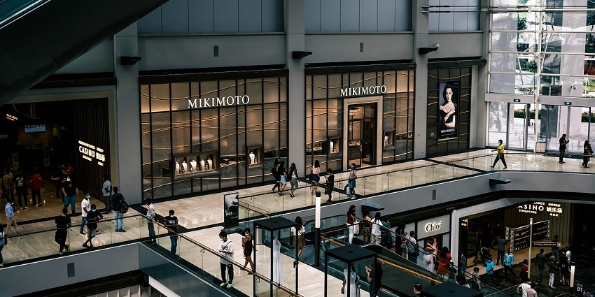 A refined indoor space like Salhia Complex, one of the great malls in Kuwait for luxury fashion.