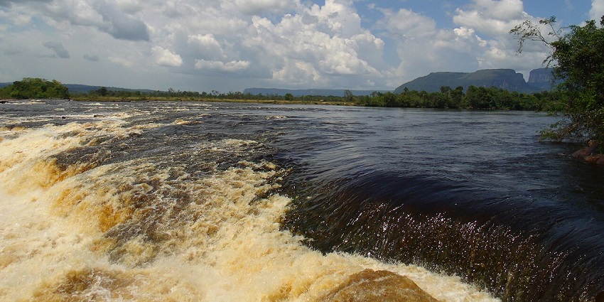 Top view of the Salto El Sapo, where it converts into a huge waterfall