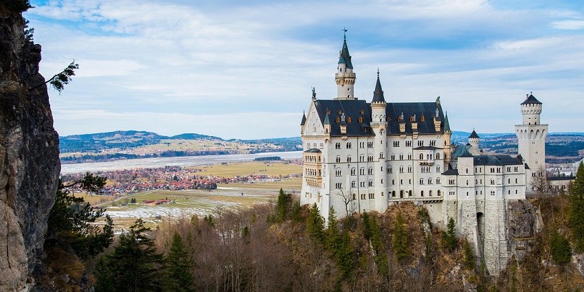 A view of the hilly town of Schwangau, showcasing green fields and quaint houses, amongst the best hill stations in Germany.