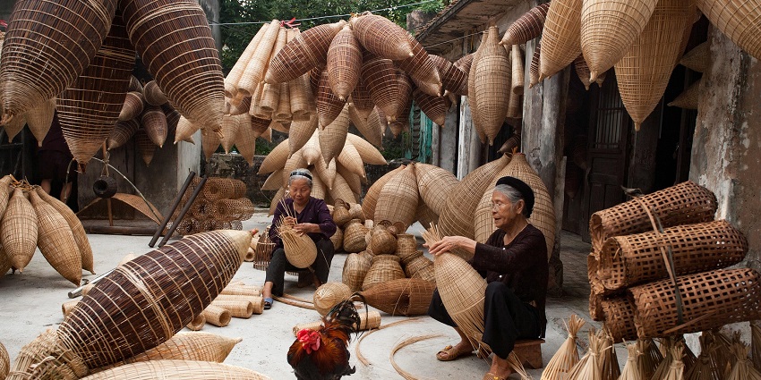 View of a shop selling seashell handicraft, one of the best cultural handicrafts