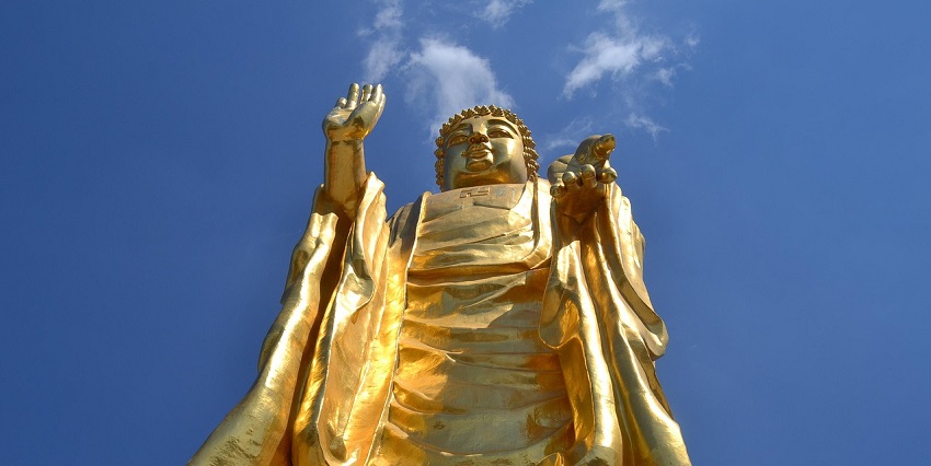 An image of a large Buddha Statue is placed near the peak of Little Adams, Sri Lanka.