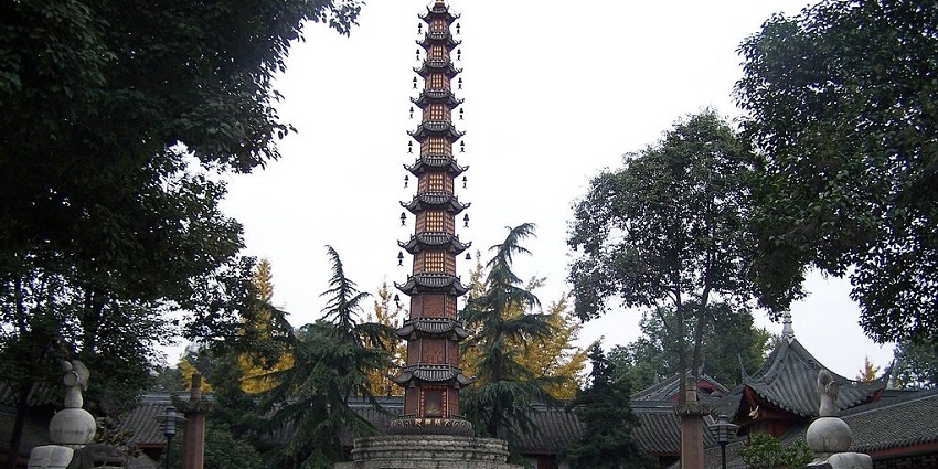 An image of the WenShuYuan Tower surrounded by multiple halls in Wenshu Yuan Monastery.