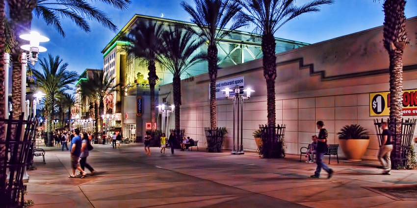 Shop and dine at Burbank Town Center for fashion finds and tasty bites under one roof.