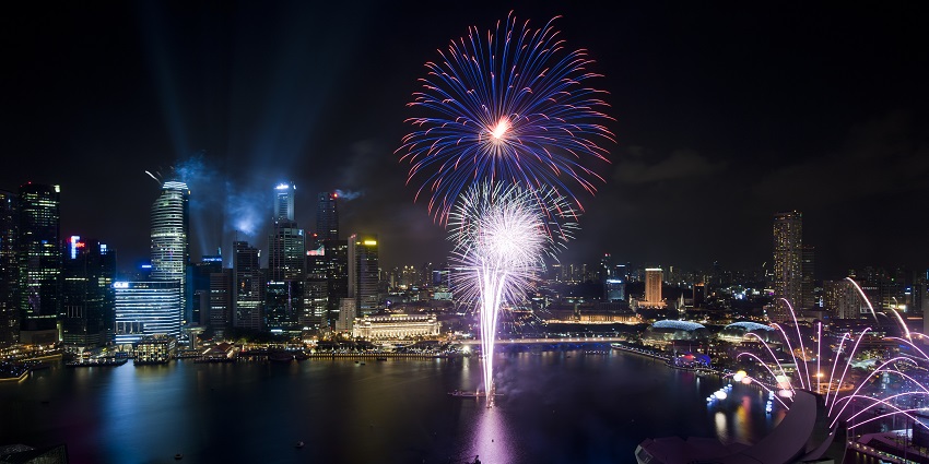 Bright fireworks light up the Marina Bay skyline as Singapore celebrates with joy.
Viewers of this file can see comments and suggestions