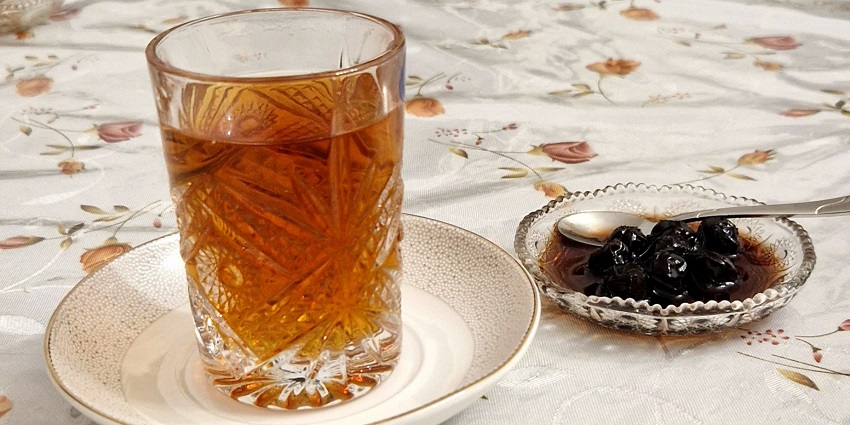 Glass of Azerbaijani tea with, enjoying this is one of the best things to do in Baku in January.