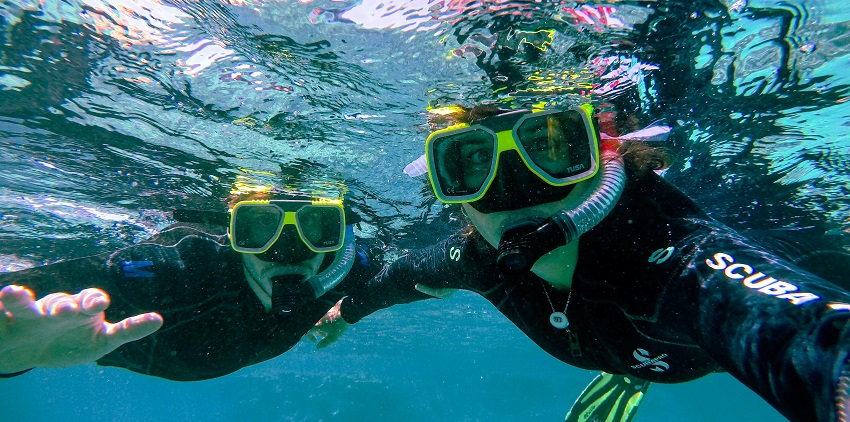 Enjoy snorkelling in the turqoise waters of Île Fourchue for a lifetiime experience.