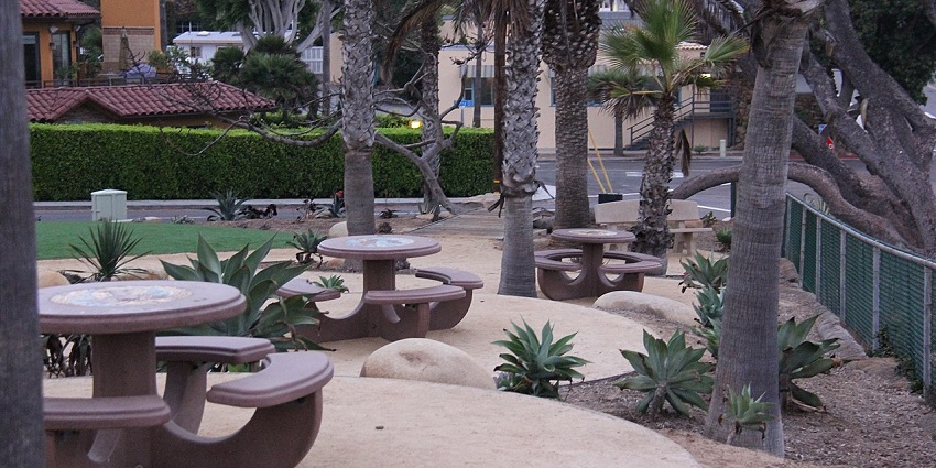 A coastal gem with scenic bluffs, boutique shops, and quiet stretches of sandy shoreline.