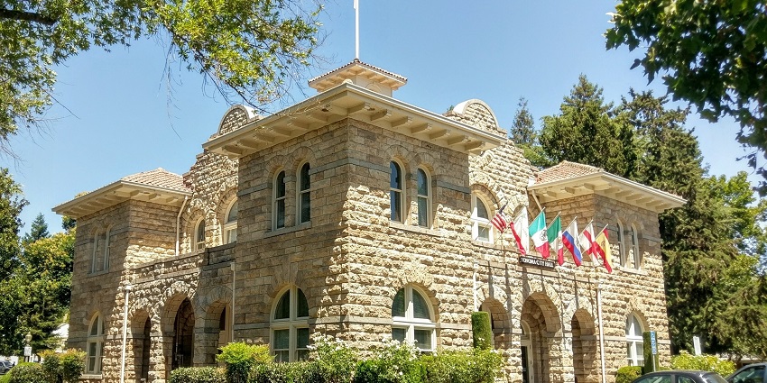 A town in wine country offering tastings, vineyard tours, and 19th-century Spanish history.