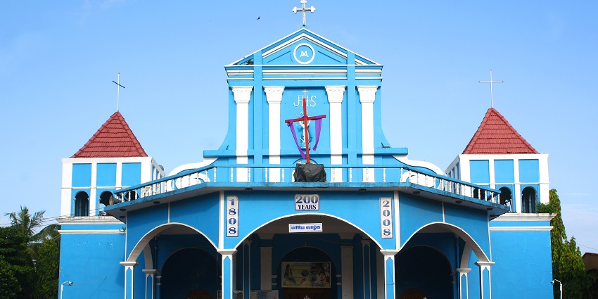 Wide-angle view of the St. Mary's cathedral, with the sky in the background