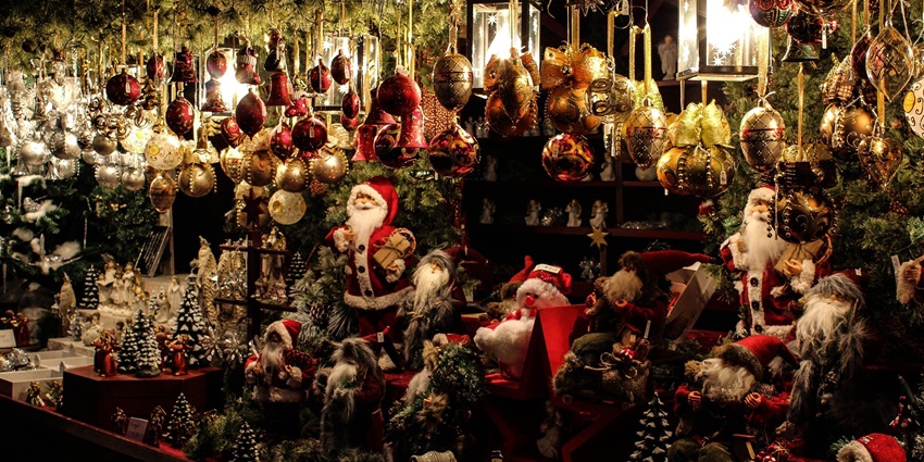 An image of a stunning Christmas market is one of the best things to do in Austria in November.