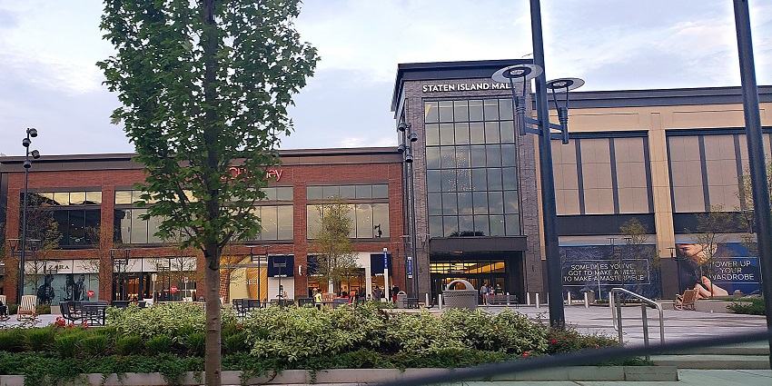 Image of the Staten Island Mall, taken from across the street, one of the famous malls in NYC.
