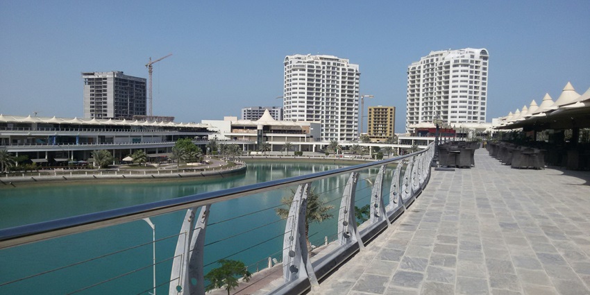 An image of a waterfront walkway along Bay Road, a famous thing to see in Basseterre.