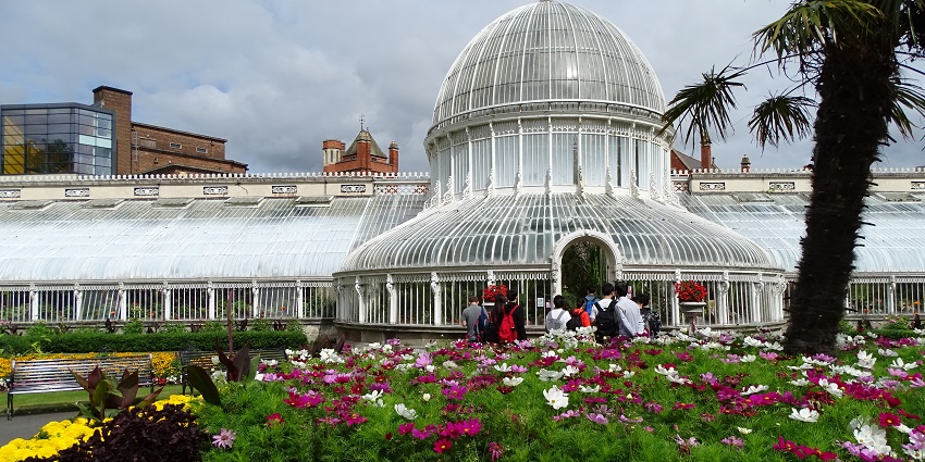 An image showing the beautiful Botanic Gardens, one of the famous things to do Belfast.