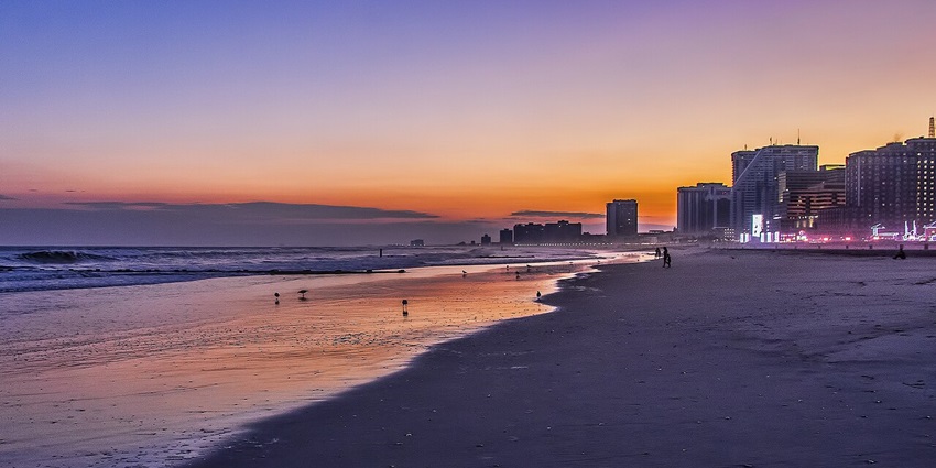 Ride the waves or enjoy paddleboarding with Atlantic City’s stunning beach as your backdrop.