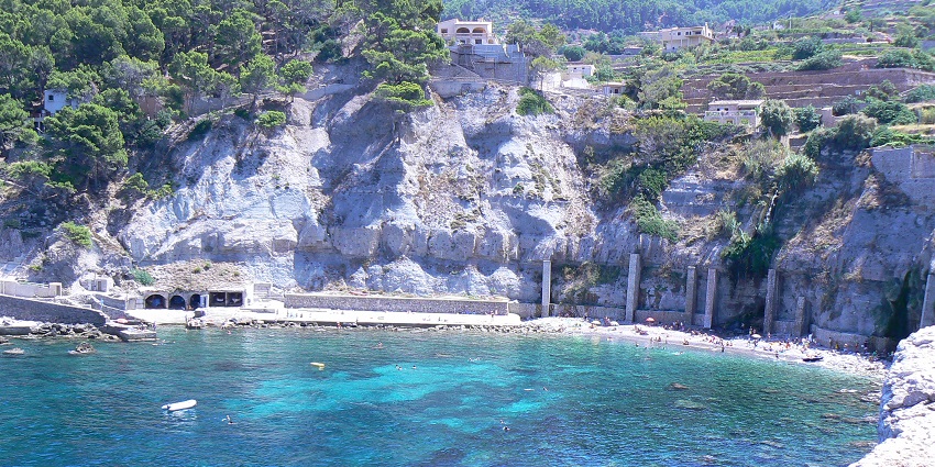 Clear water at Cala Banyalbufar, swimming here is one of the popular things to do in Banyalbufar.
