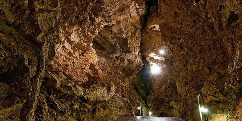 The Szemlőhegyi Cave mineral formations are one of the important caves in Hungary.