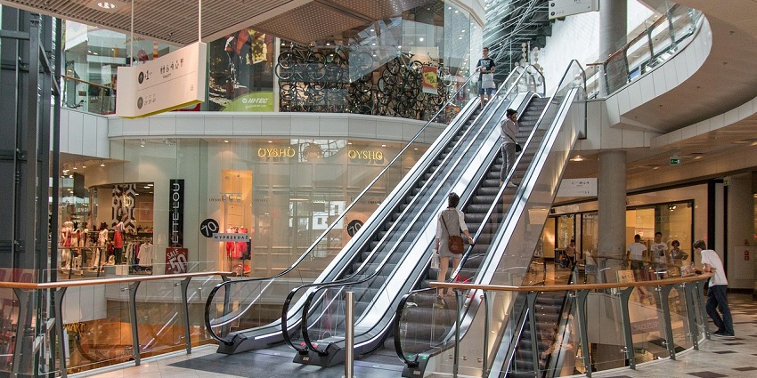 A shopping area like Taibah Mall is among the famous malls in Madinah for pilgrims.