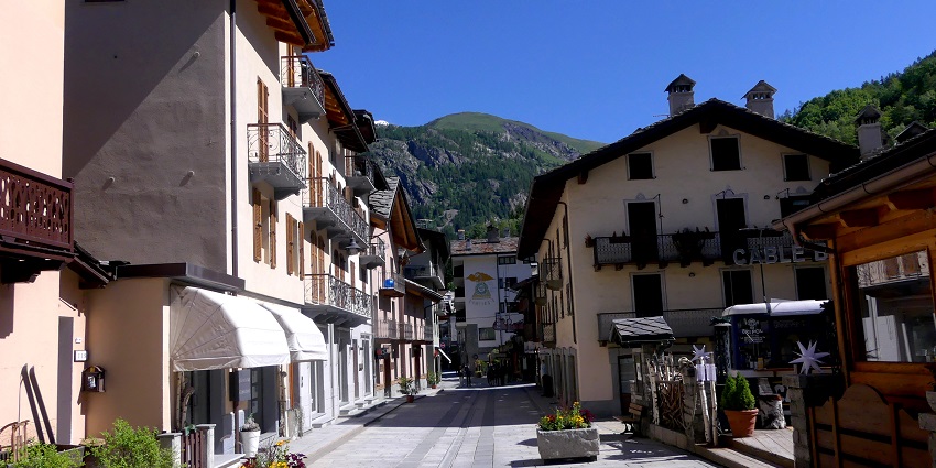 Cross the Mont Blanc tunnel to enjoy Italian cuisine and views from Courmayeur.