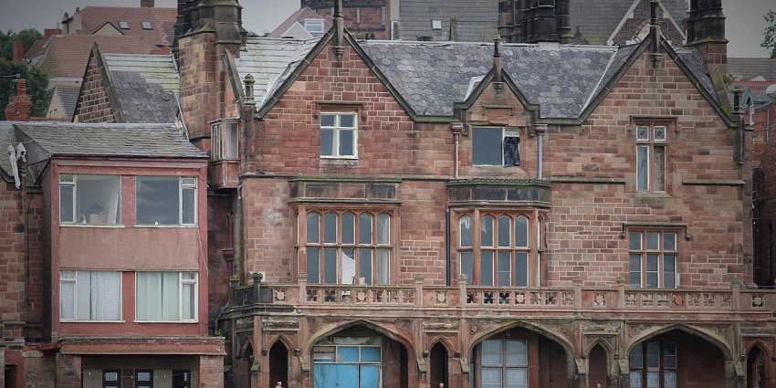 Image of a mansion in Old Aberdeen; touring it is one of the top things to do in Aberdeen at night.