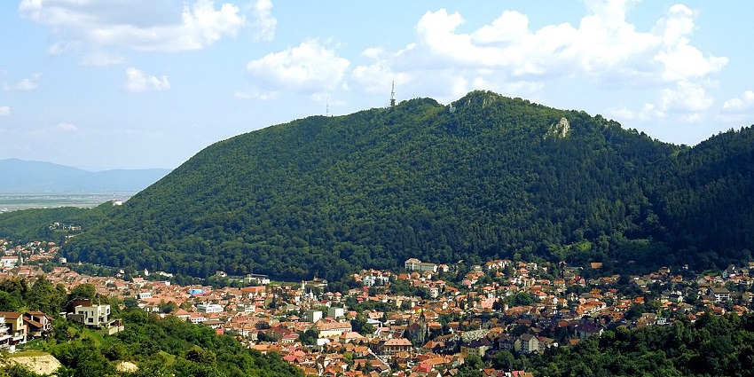 Cable car ride to Tampa Mountain offers a panoramic view and the best things to do in Brasov.