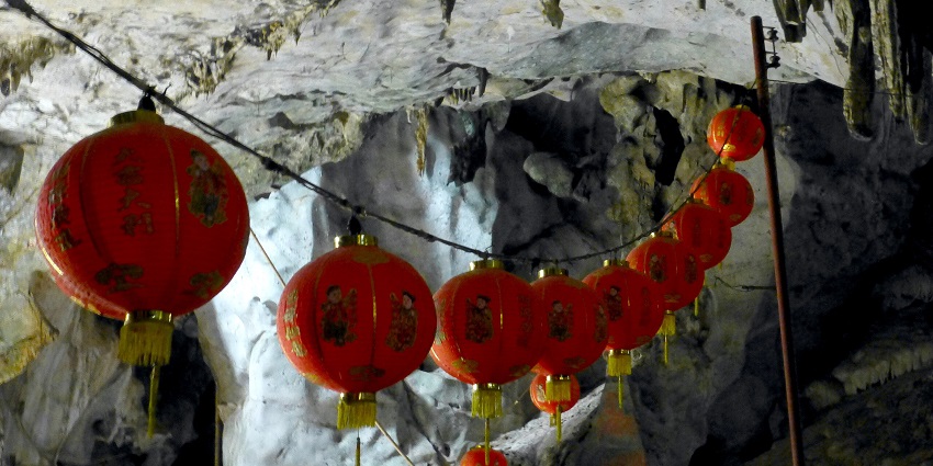An image of the wall hangings and lanterns inside Tham Chang cave