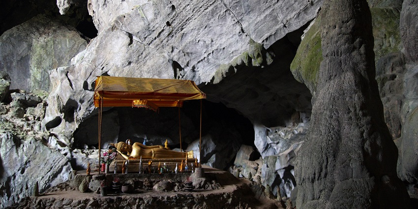 An image of the sacred golden Buddha statue over the Tham Phu Kham cave