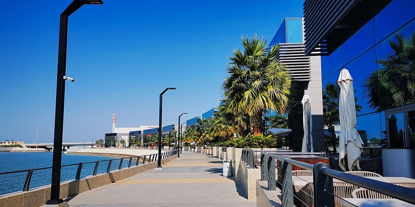 Seaside promenade at The Avenues Bahrain, ideal for shopping and dining.
