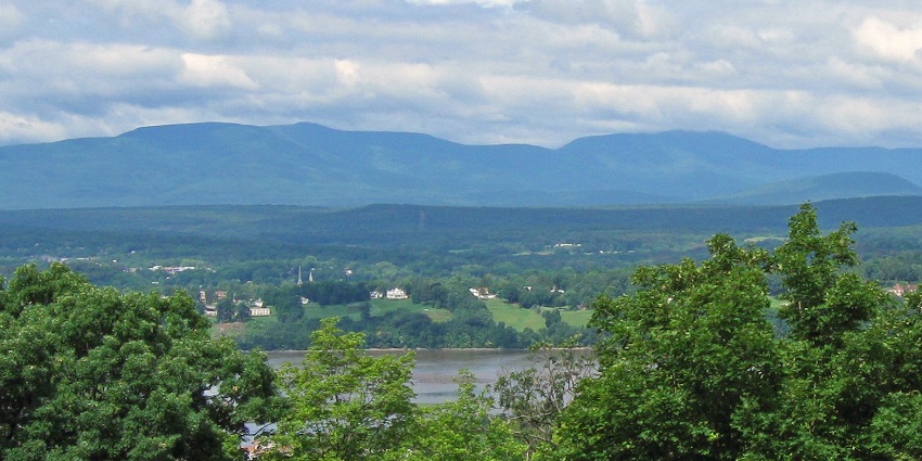 Catskills, a scenic mountain region with hiking trails, one of the places to visit near New York.