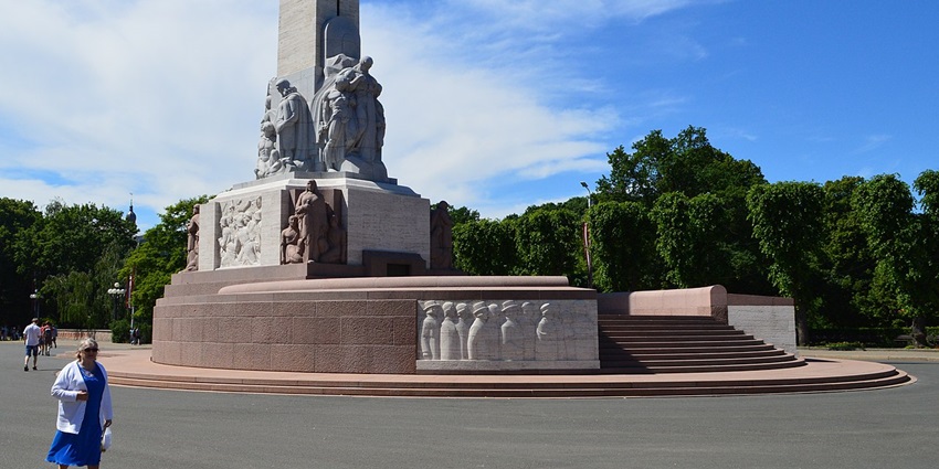 Things to do in Riga include visiting Latvia’s iconic Freedom Monument, standing tall amidst greenery and symbolising national pride.