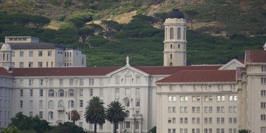 A well-known hospital with stories of apparitions and ghostly nurses.