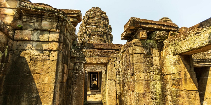 Stone towers and gateways of Banteay Kdei reflecting ancient Khmer craftsmanship