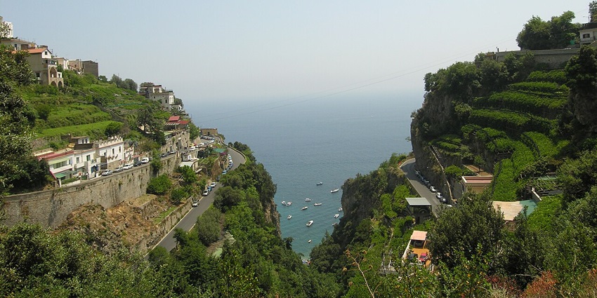 An image of the vineyards along the Amalfi Coast, the best thing to see in Amalfi Town.